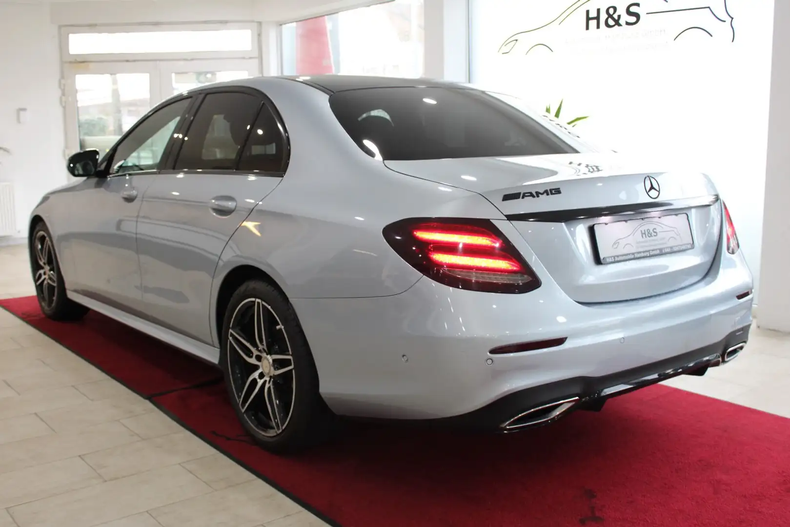 Mercedes-Benz E 220 d 9G AMG Line Burmester/Navi Stříbrná - 2