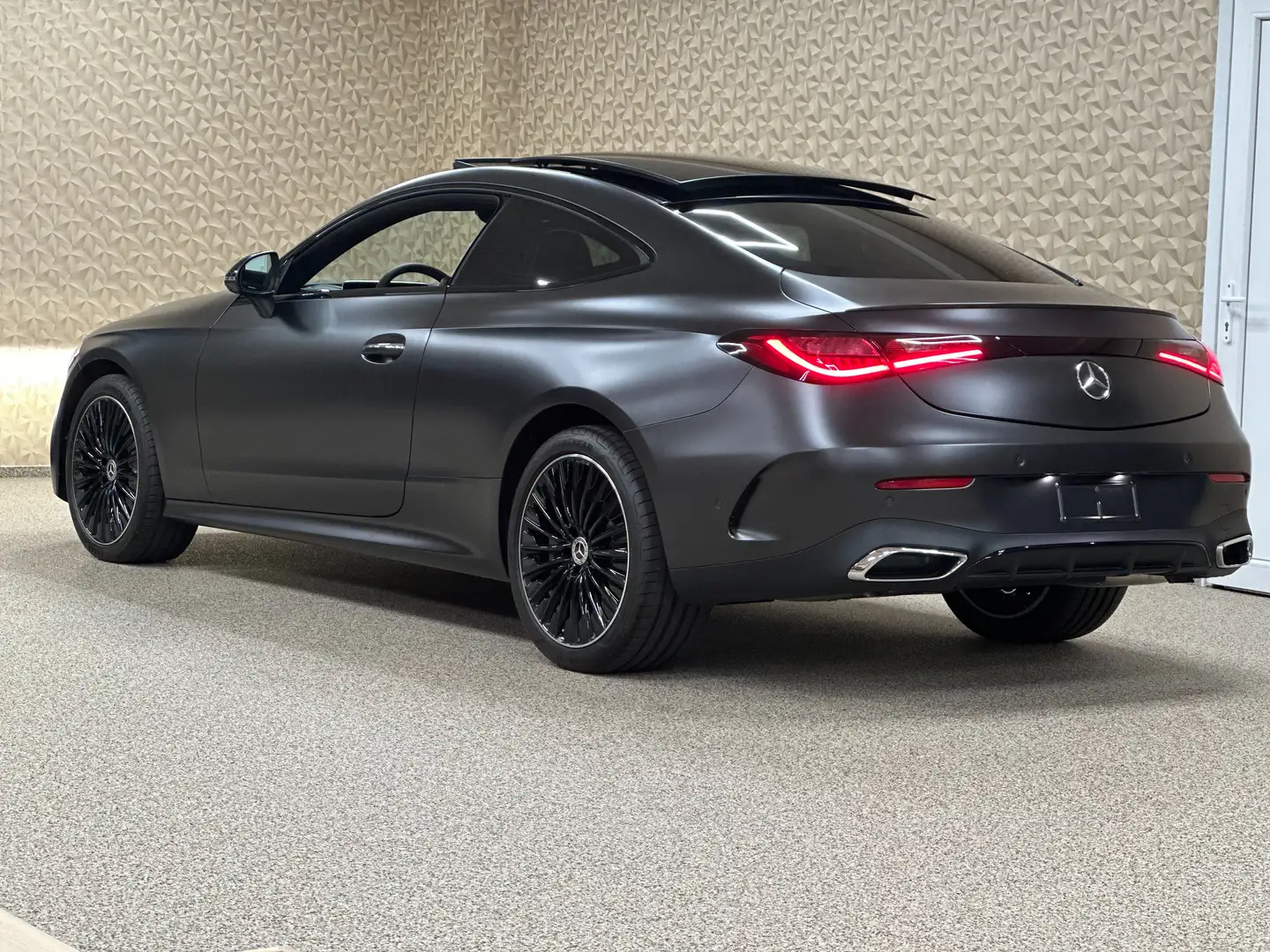 Mercedes-Benz CLE 450 Coupé 4-Matic AMG Line MY24 Černá - 2