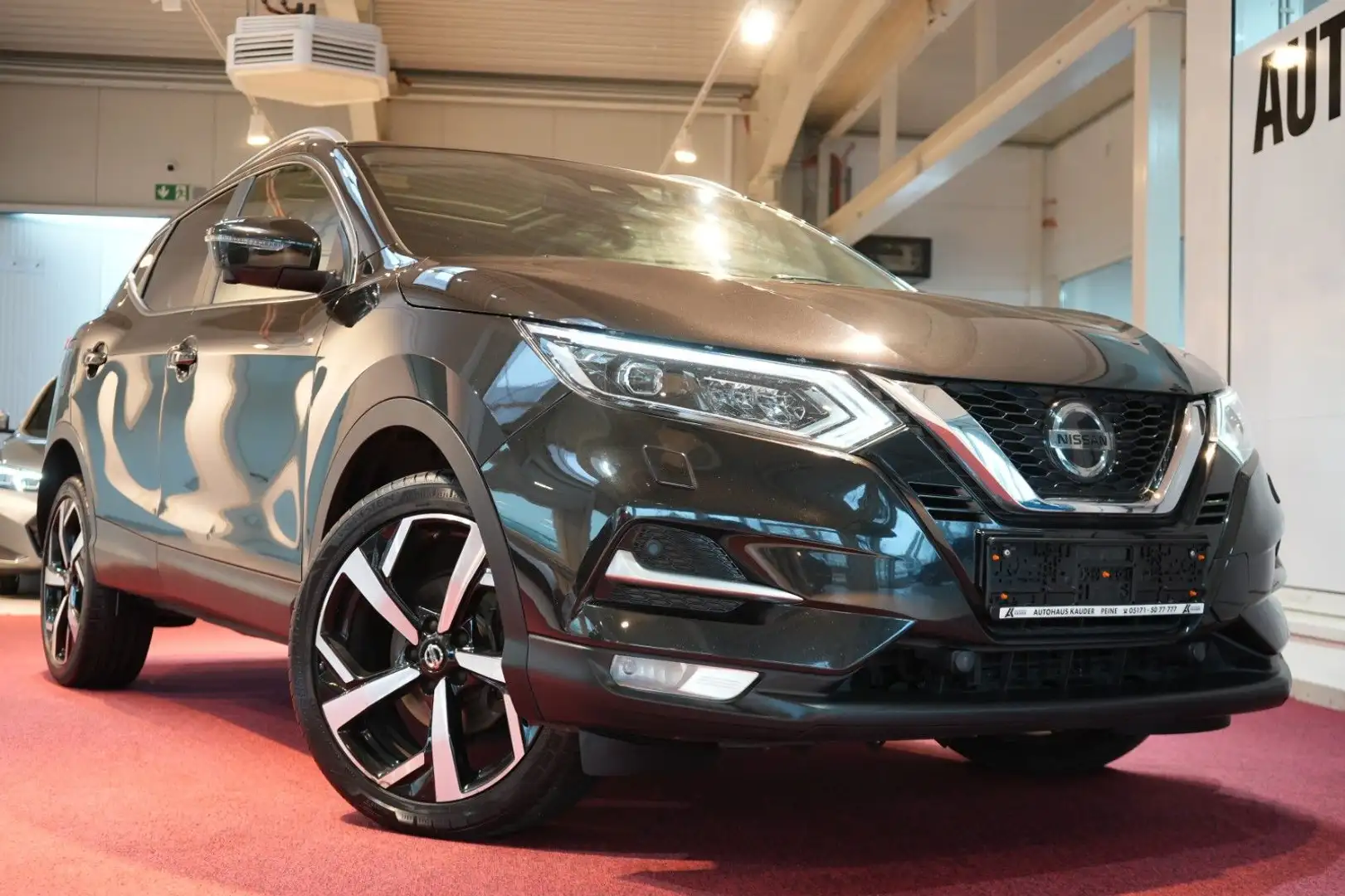 Nissan Qashqai 1.3 TEKNA *LED*Pano*Navi*Kamera*LEDER* Schwarz - 1
