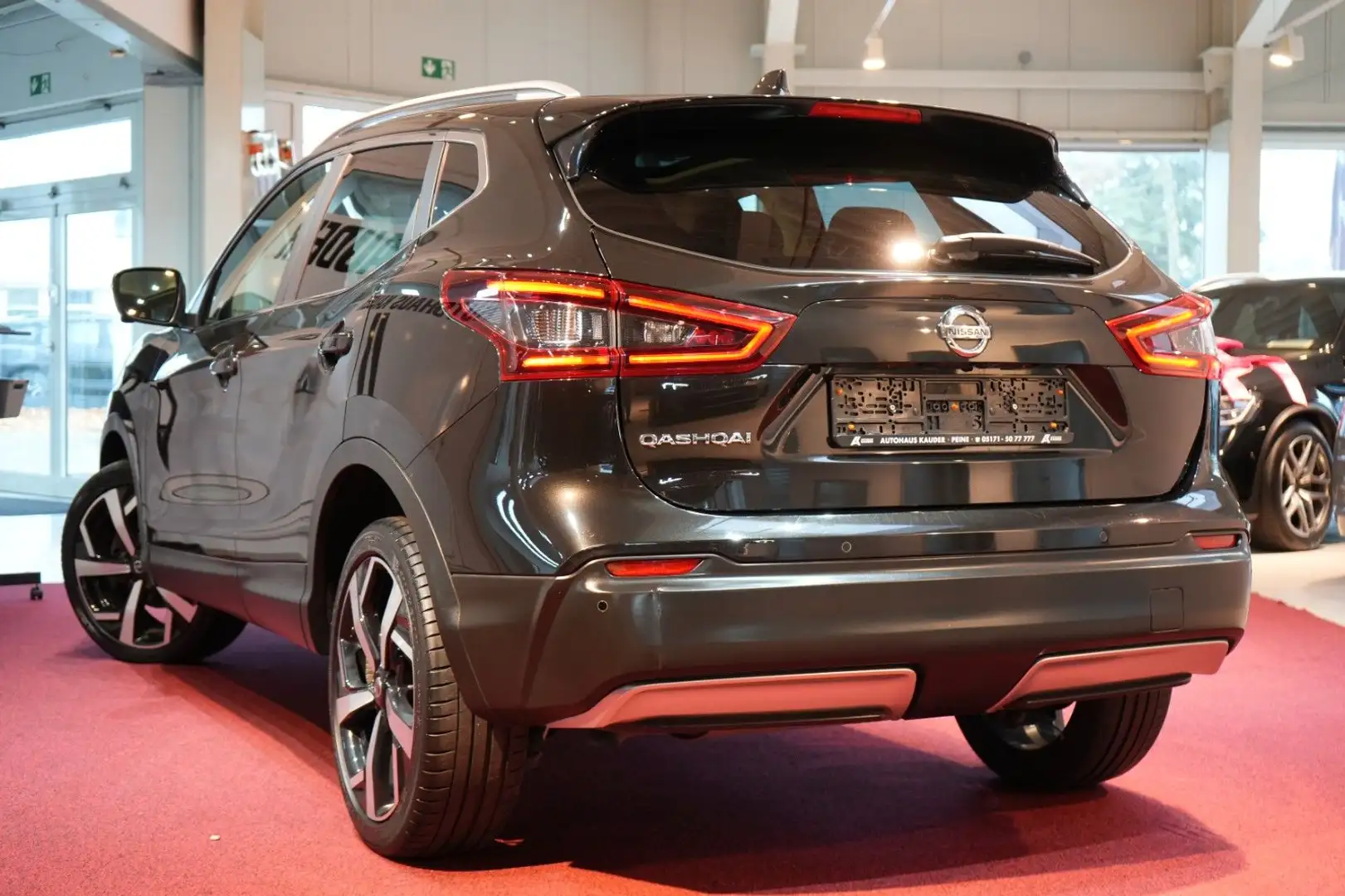 Nissan Qashqai 1.3 TEKNA *LED*Pano*Navi*Kamera*LEDER* Schwarz - 2