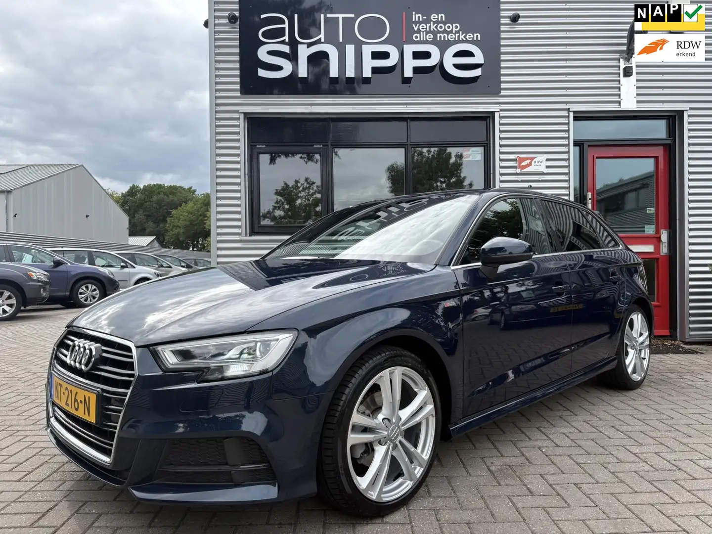 Audi A3 Sportback 1.4 TFSI CoD Sport S Line Edition -150 P Blauw - 1