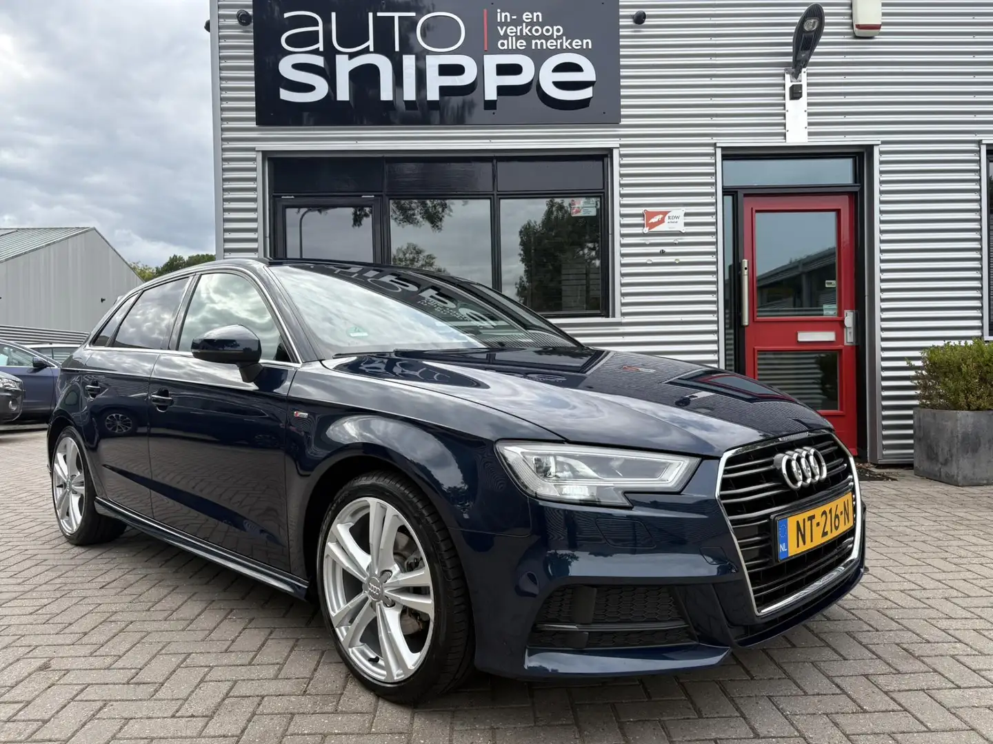 Audi A3 Sportback 1.4 TFSI CoD Sport S Line Edition -150 P Blauw - 2