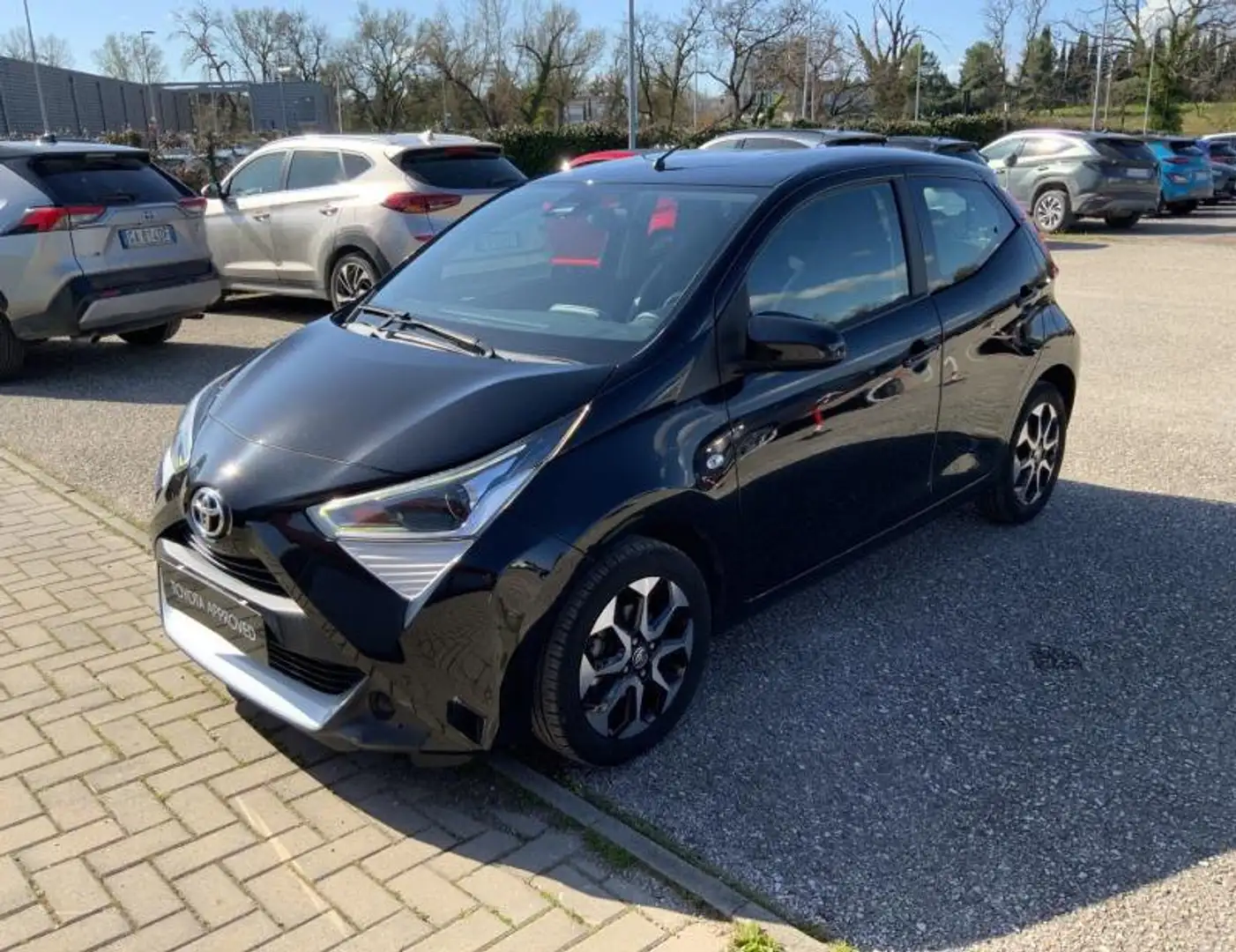 Toyota Aygo 2ª serie Connect 1.0 VVT-i 72 CV 5 porte x-fun Nero - 1