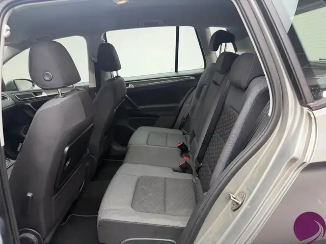Volkswagen Golf view 8