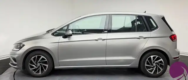 Volkswagen Golf view 3