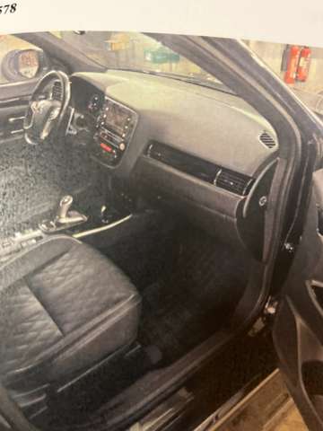 Imagine Mitsubishi Outlander Outlander 2.4 4WD Plug-In Hybrid Plus