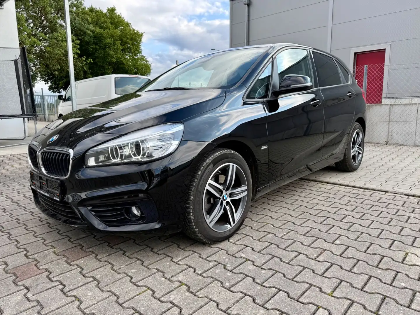 BMW 218 i Active Tourer Sport Line*PDC*LED*NAVI* Schwarz - 1