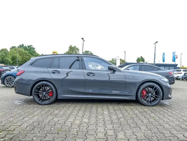 BMW 3 Series view 10