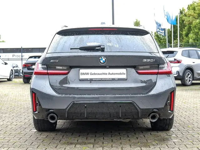BMW 3 Series view 11