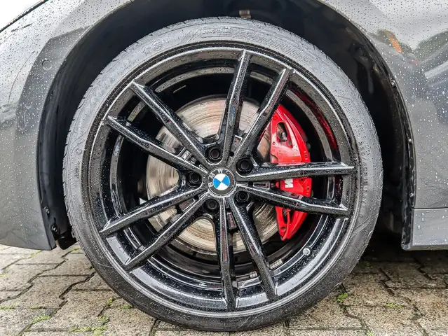 BMW 3 Series view 4