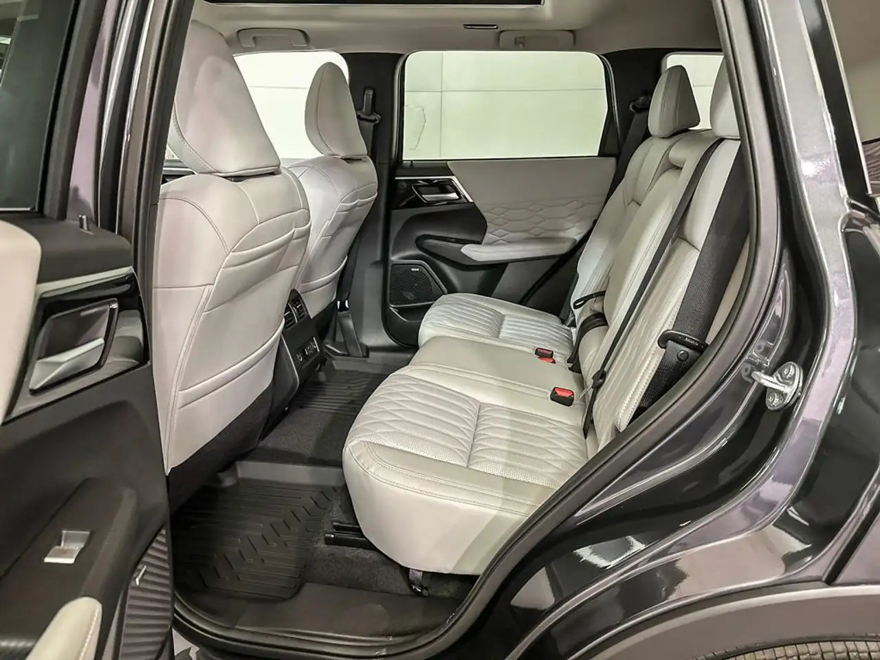Mitsubishi Outlander снимка Mitsubishi Outlander