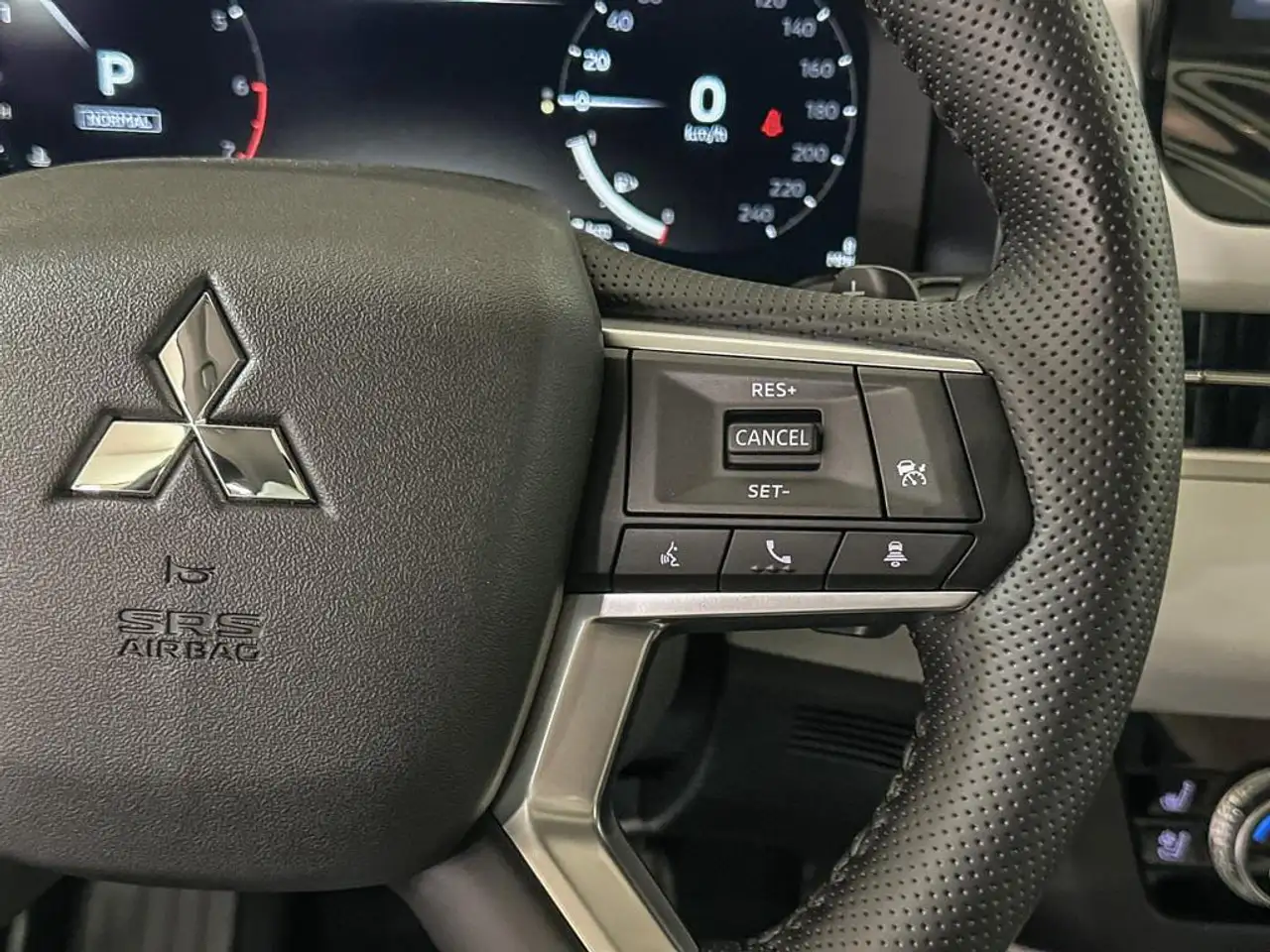 Mitsubishi Outlander снимка Mitsubishi Outlander