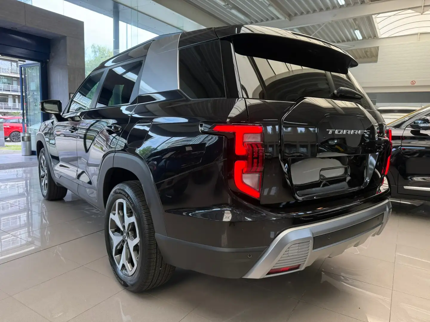 KGM Torres 1.5T GDi + LEDER/CAMERA/VERWARMDE ZETEL - NIEUW Zwart - 2