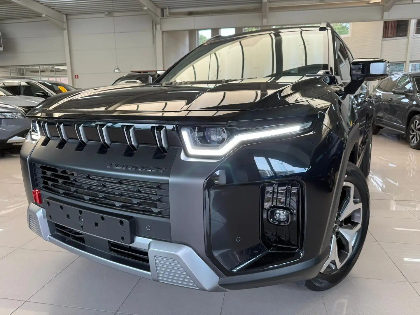 KGM Torres 1.5T GDi + LEDER/CAMERA/VERWARMDE ZETEL - NIEUW Zwart - 1