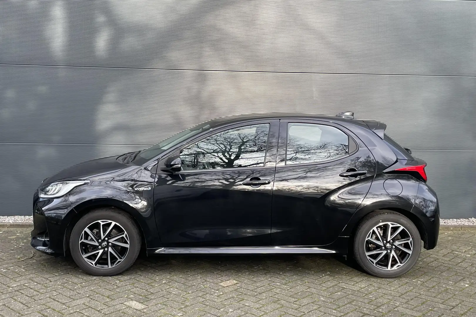 Toyota Yaris 1.5 Hybrid Dynamic Navigatie | Camera | Cruise Con Negro - 2