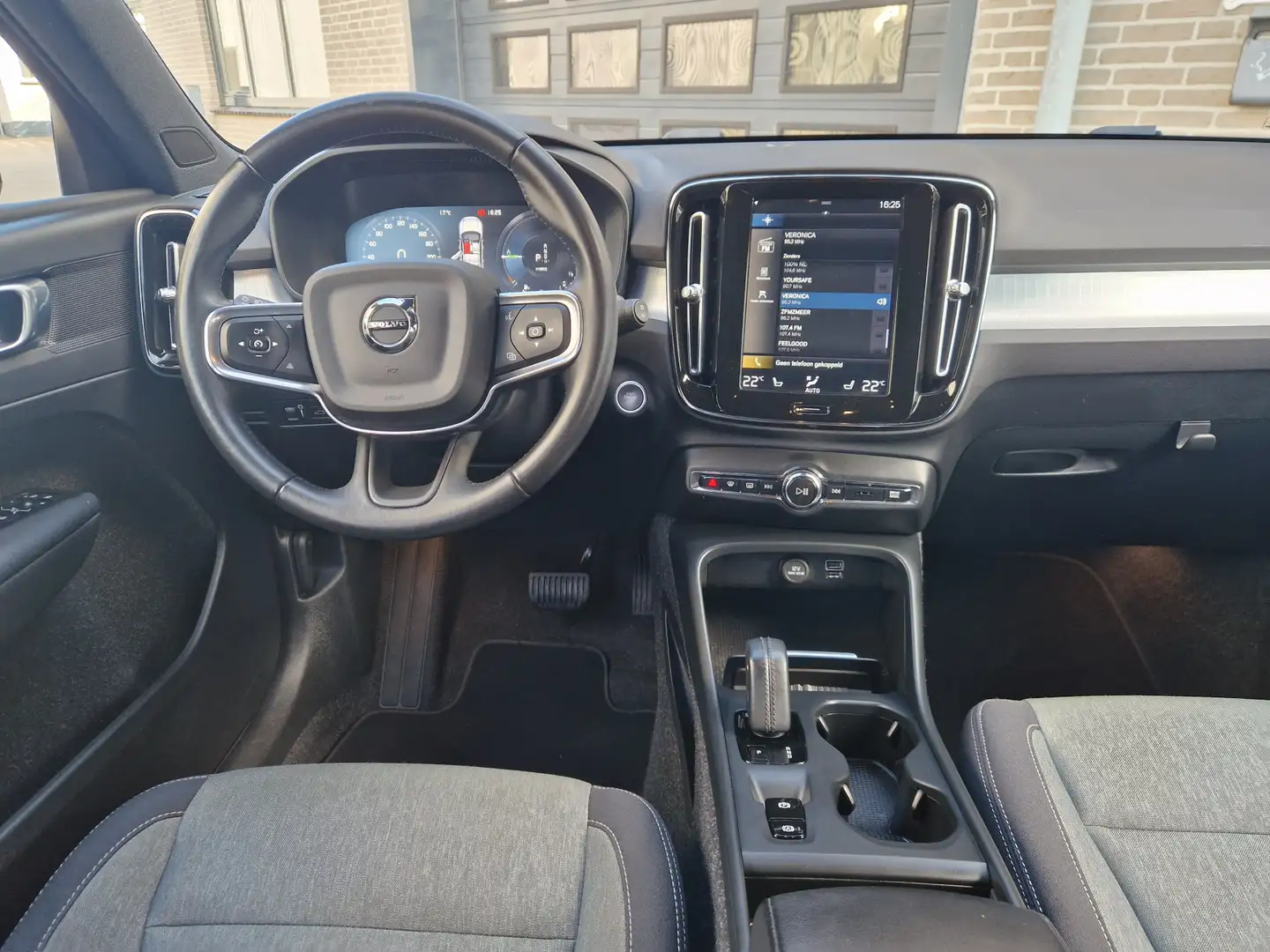 Volvo XC40 1.5 T4 Recharge Inscription Expression Climate Pac Zwart - 2