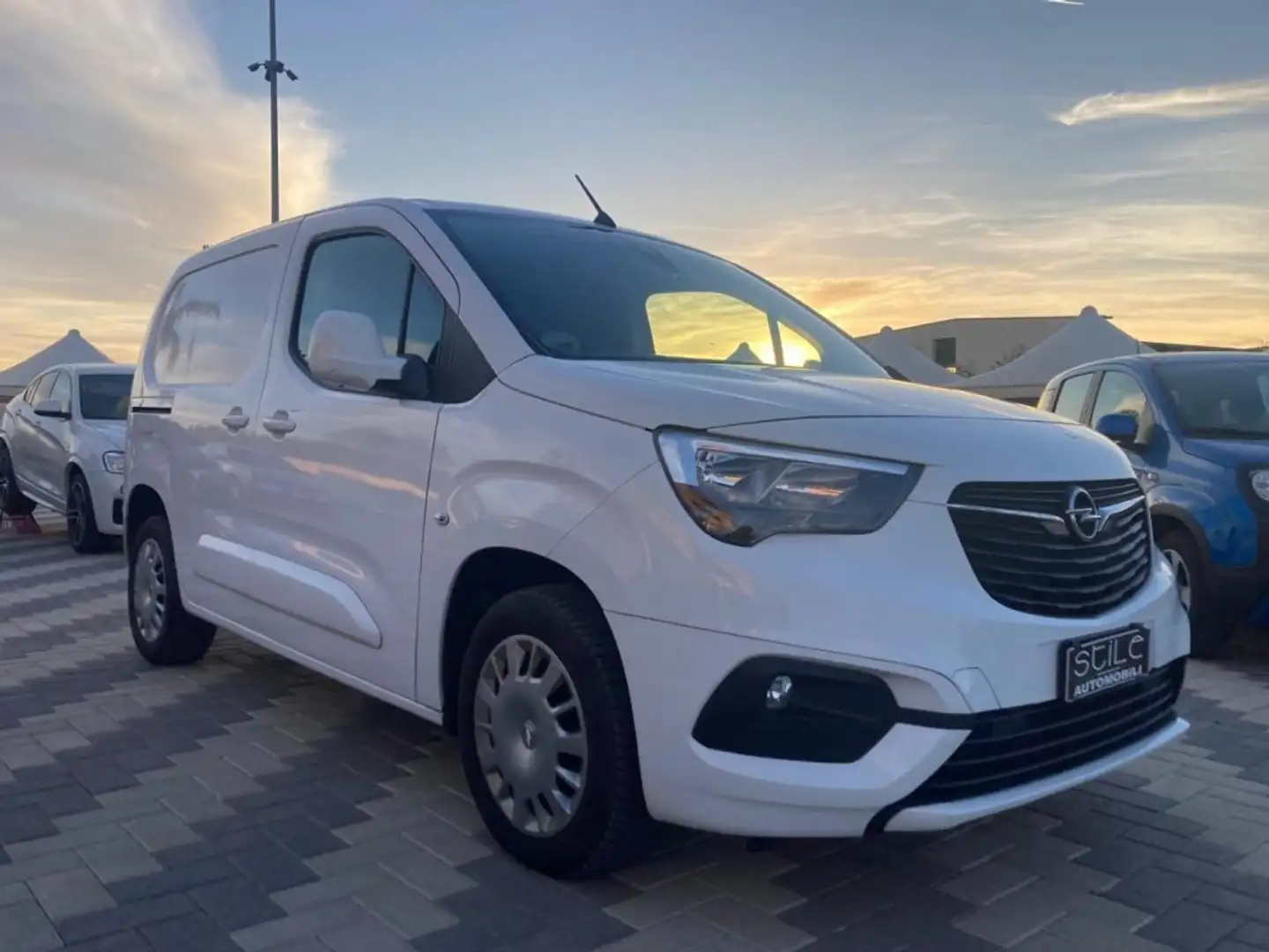Opel Combo Cargo 1.5 Diesel 130CV S&S AT8 PC 1000kg Edition Blanc - 1