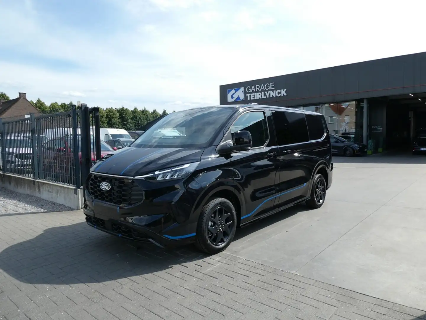 Ford Transit Custom L1 Multi-Use SPORT 5pl 2.0D 170pk Automaat STOCK Noir - 2