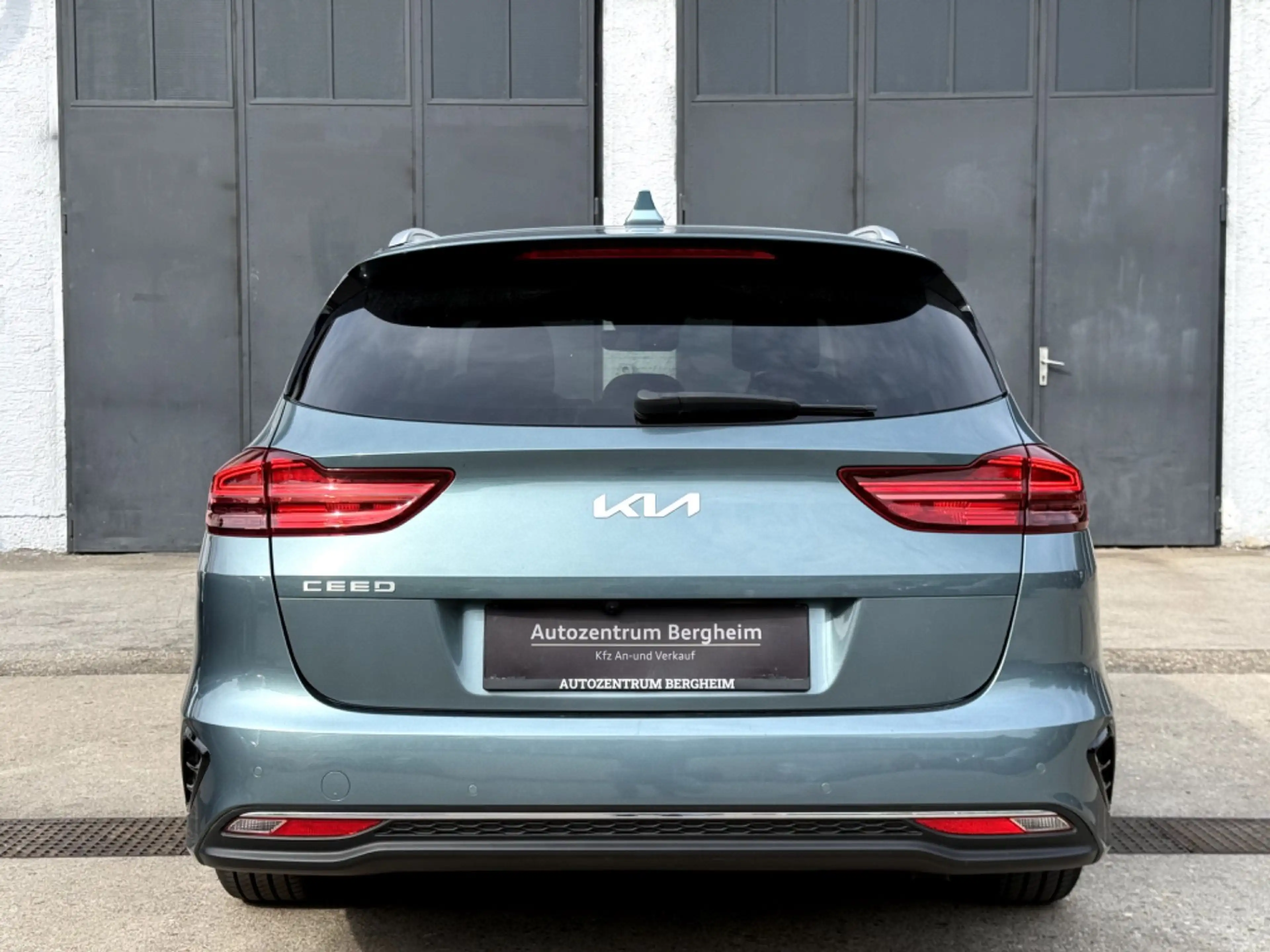Kia Ceed SW / cee'd SW 1,6 CRDi SCR ISG Silber 48V DCT — photo 13