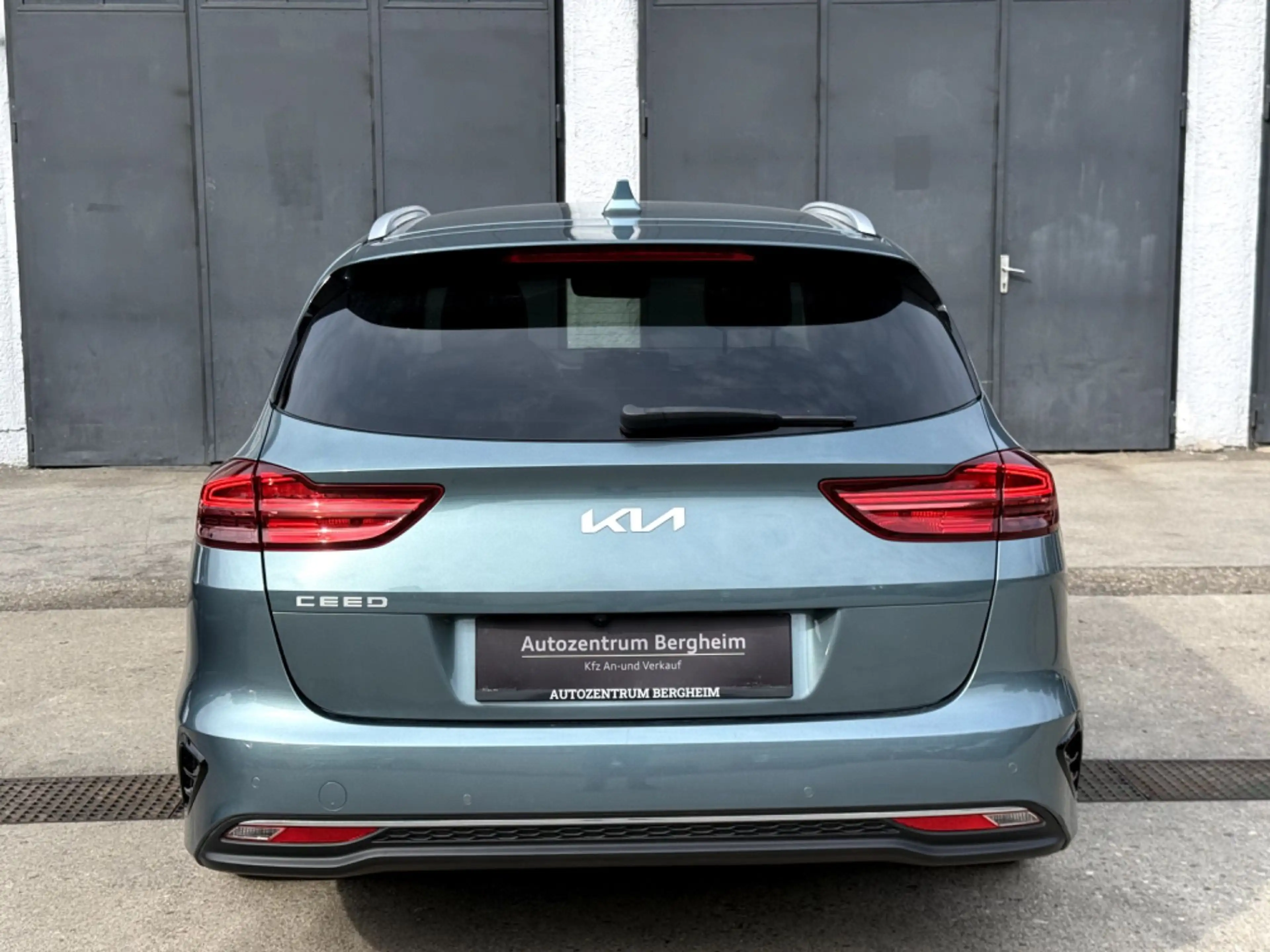 Kia Ceed SW / cee'd SW 1,6 CRDi SCR ISG Silber 48V DCT — photo 12