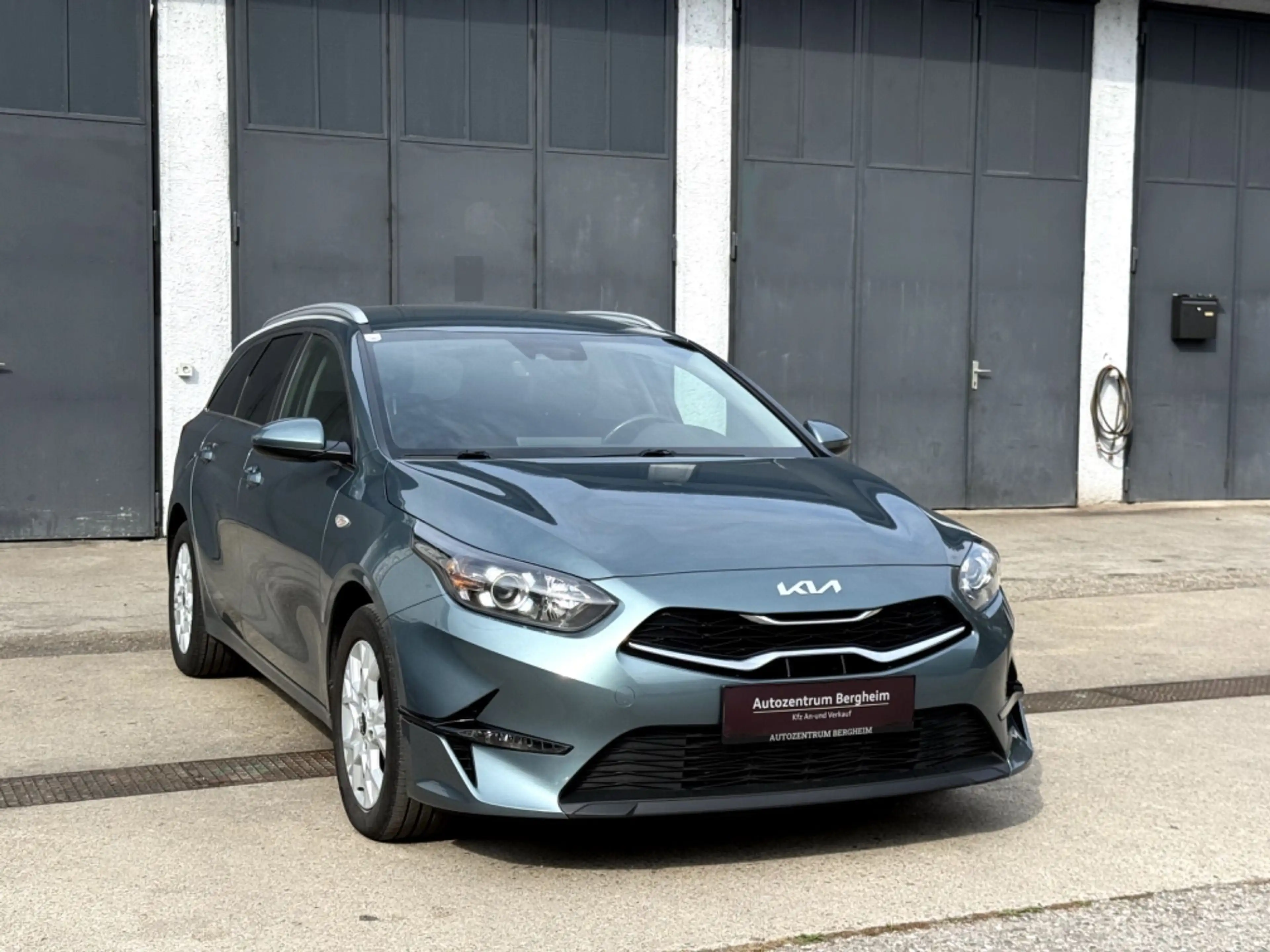 Kia Ceed SW / cee'd SW 1,6 CRDi SCR ISG Silber 48V DCT