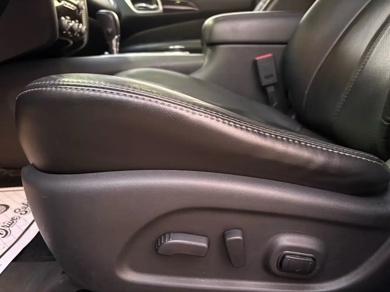 Nissan Pathfinder photo Nissan Pathfinder