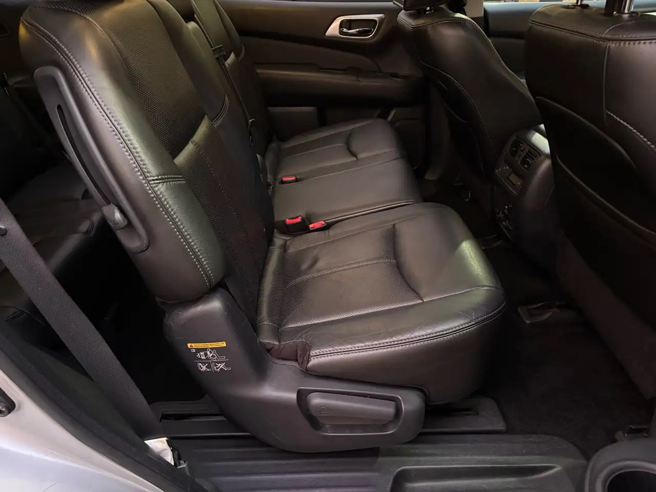 Nissan Pathfinder photo Nissan Pathfinder