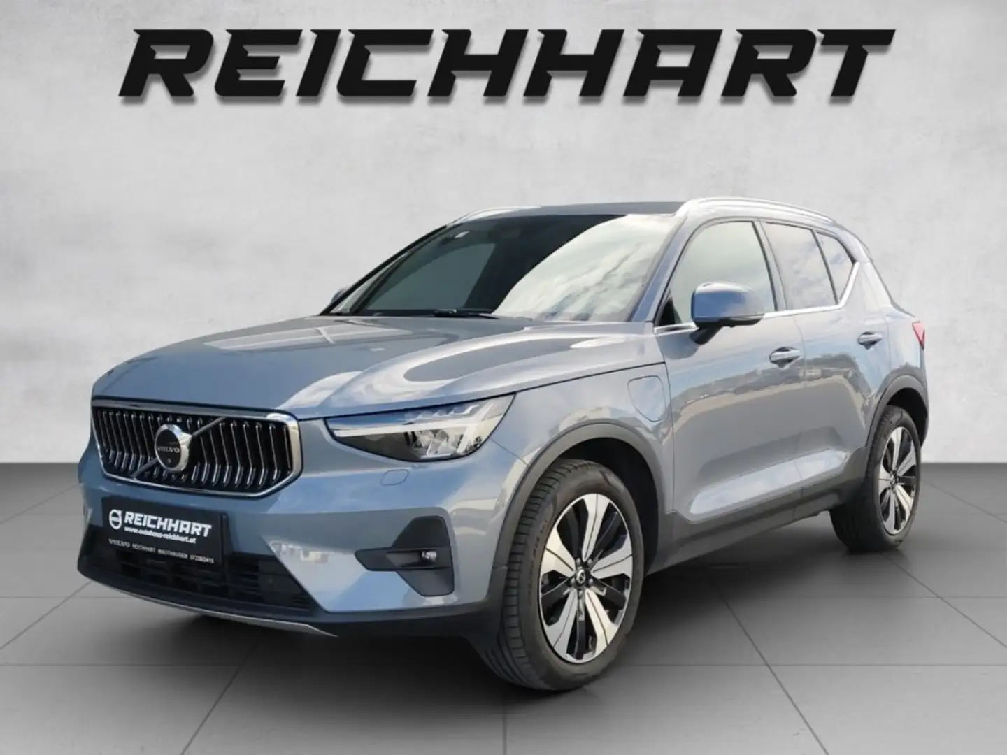 Volvo XC40 Recharge Plus, T4 Plug-in Hybrid, Elektrisch/Benzin, Bright Grau - 1