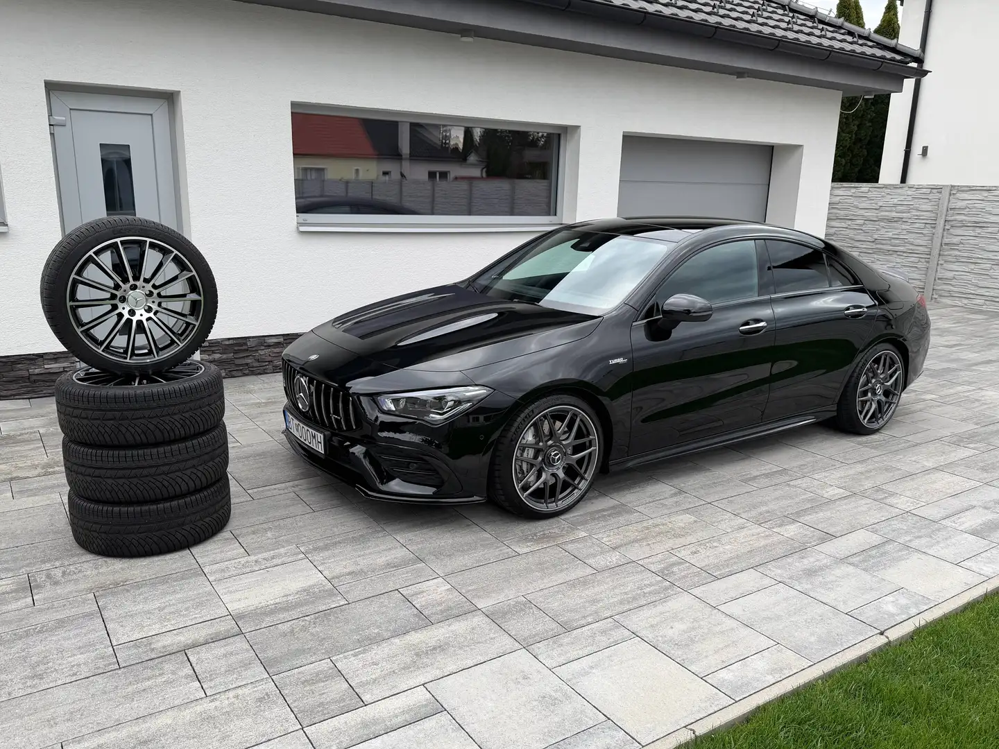 Mercedes-Benz CLA 35 AMG 4matic coupe 2022 31301km 2 Radsätze Schwarz - 1