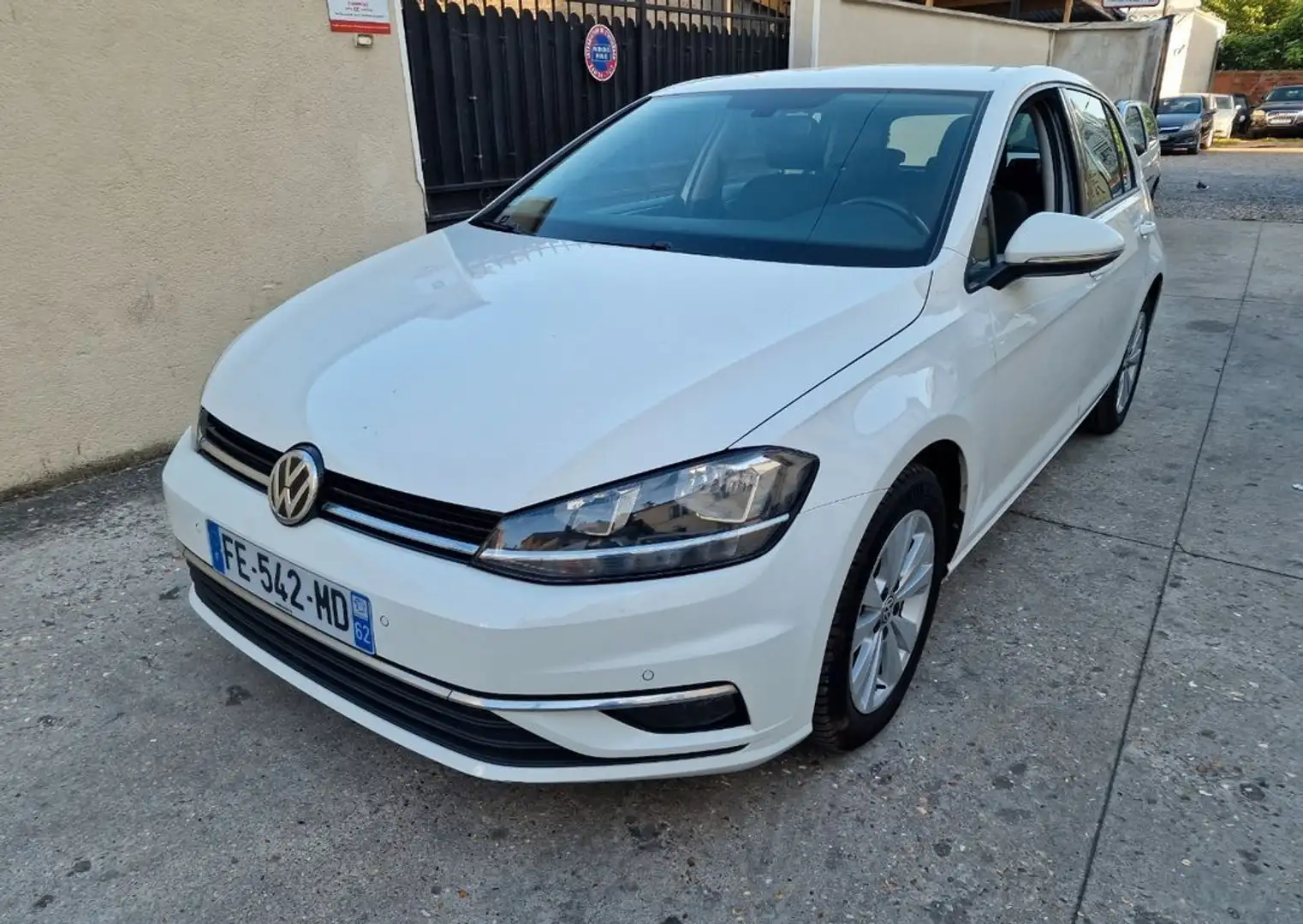 Volkswagen Golf 1.6 tdi 115ch confortline entretien a jour Blanc - 1