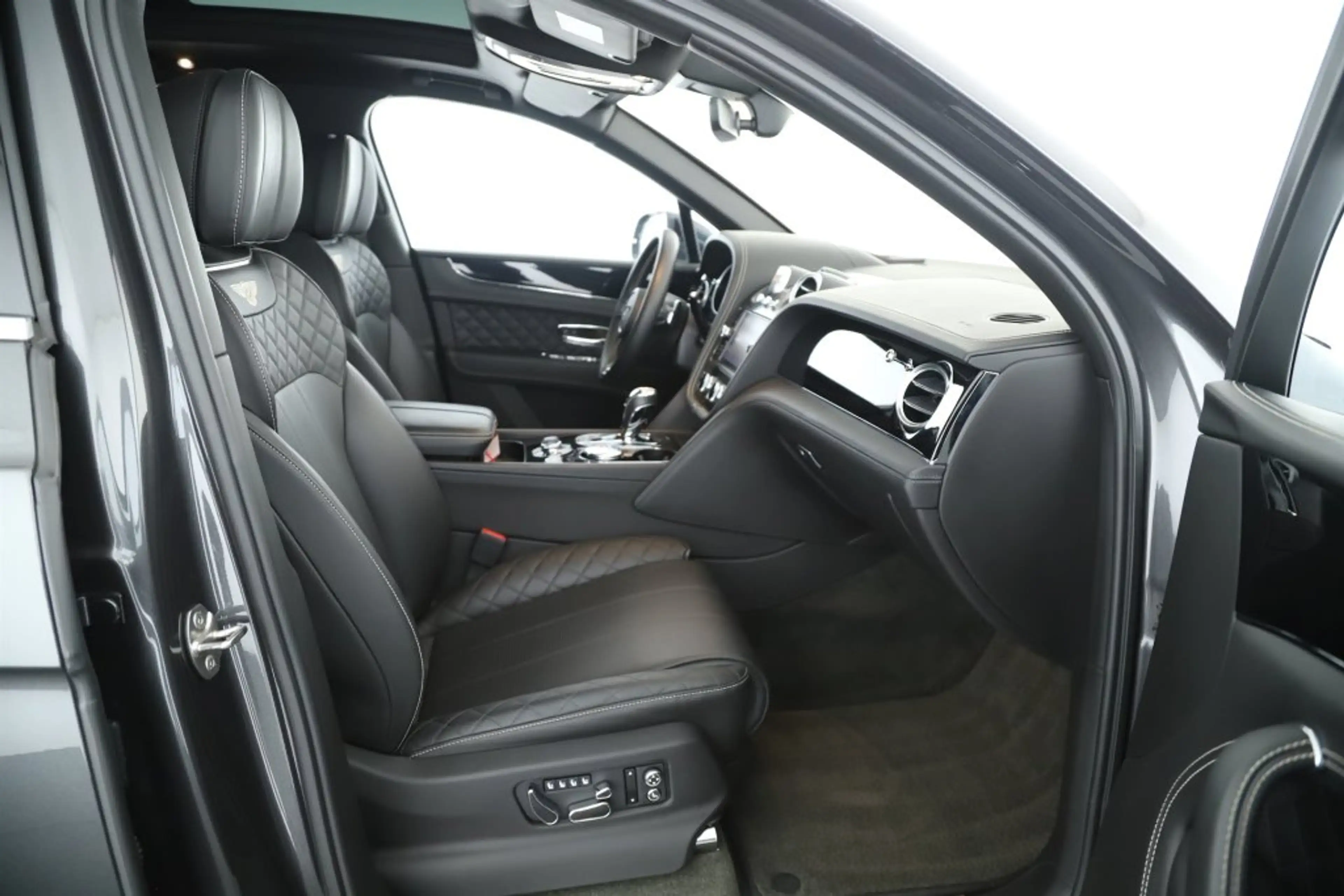 Bentley Bentayga W12 PANO AHV 22ZOLL  HUD LUFT TV-FOND — photo 11