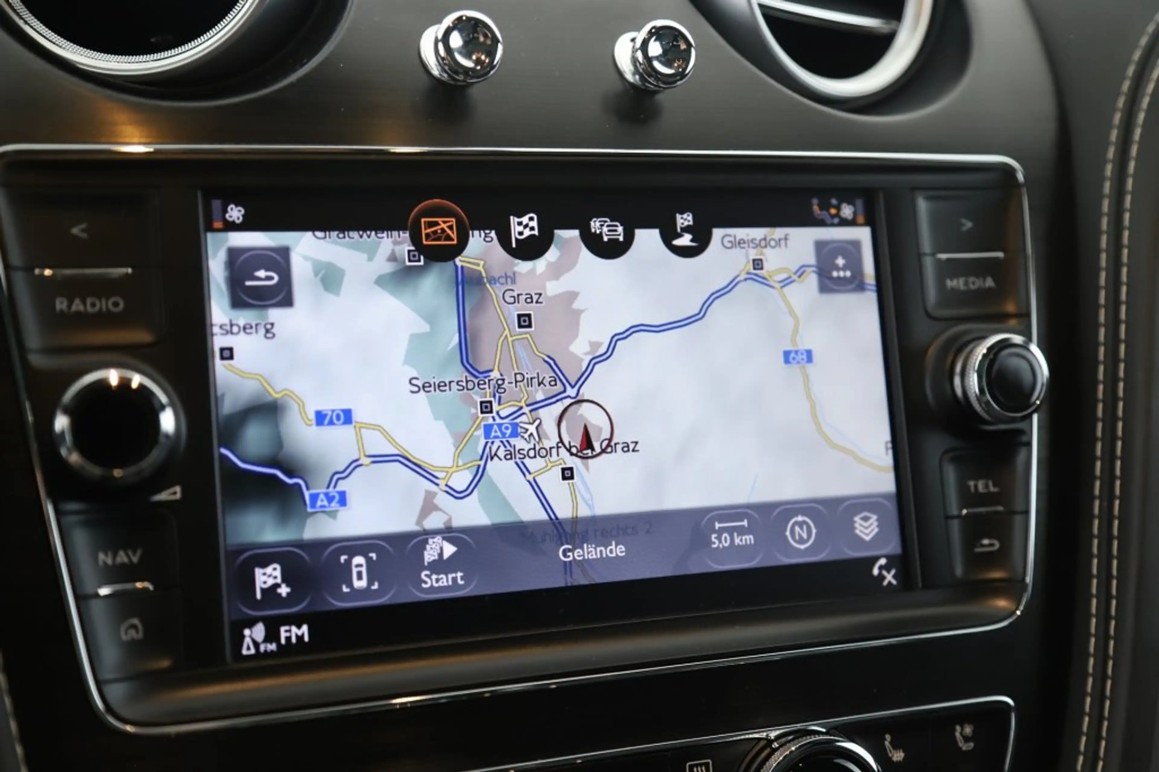 Bentley Bentayga W12 PANO AHV 22ZOLL  HUD LUFT TV-FOND — photo 13