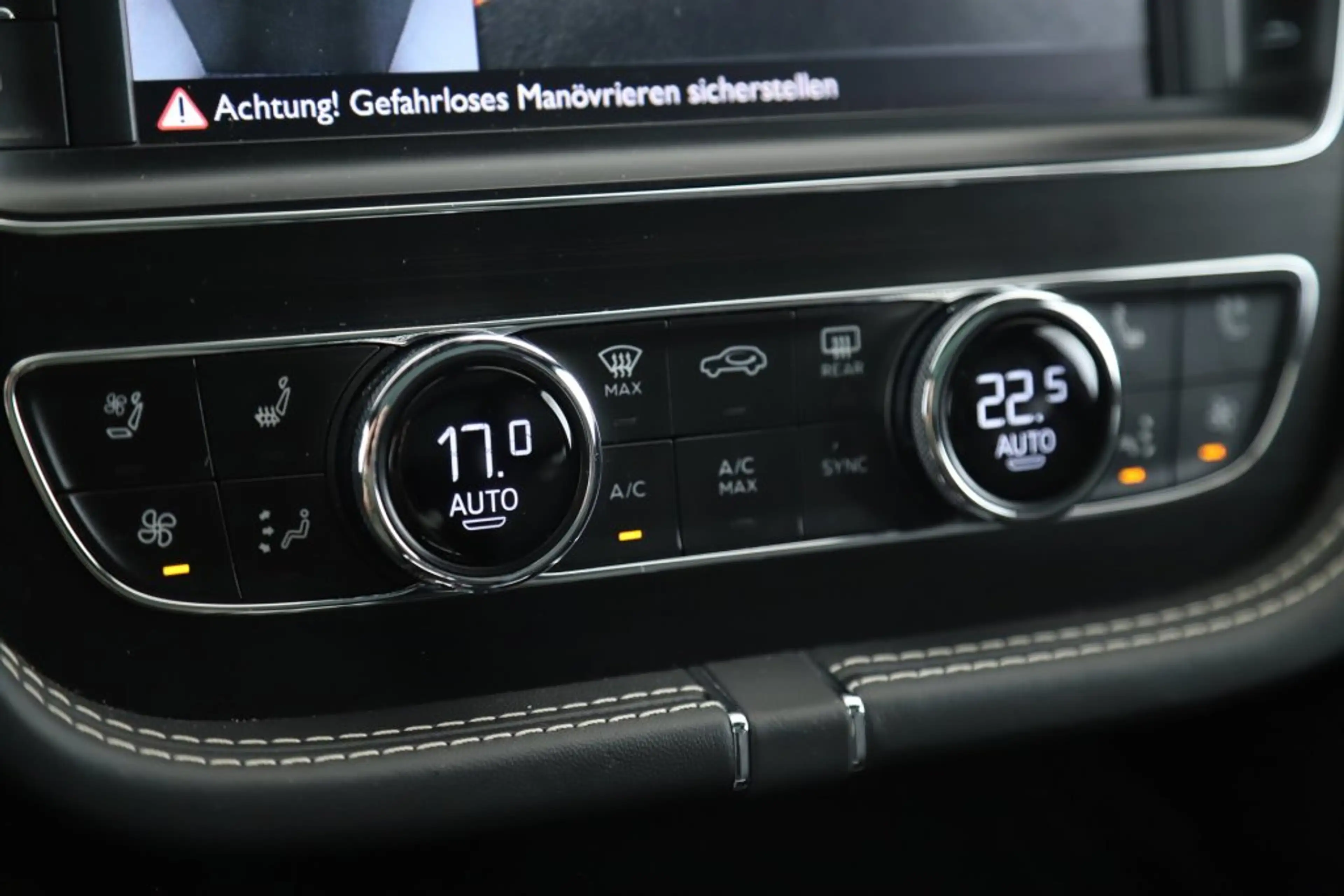 Bentley Bentayga W12 PANO AHV 22ZOLL  HUD LUFT TV-FOND — photo 15