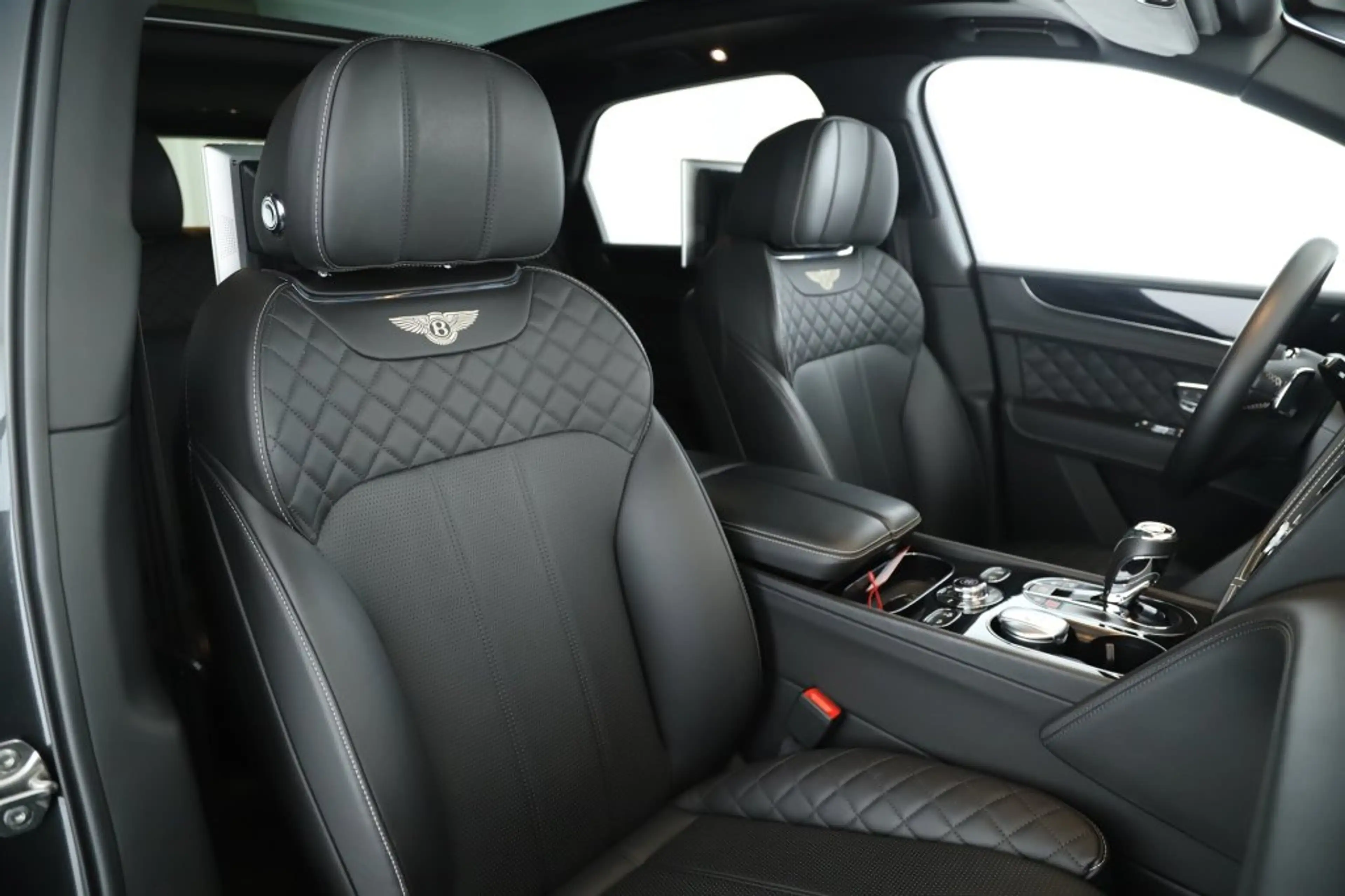 Bentley Bentayga W12 PANO AHV 22ZOLL  HUD LUFT TV-FOND — photo 12