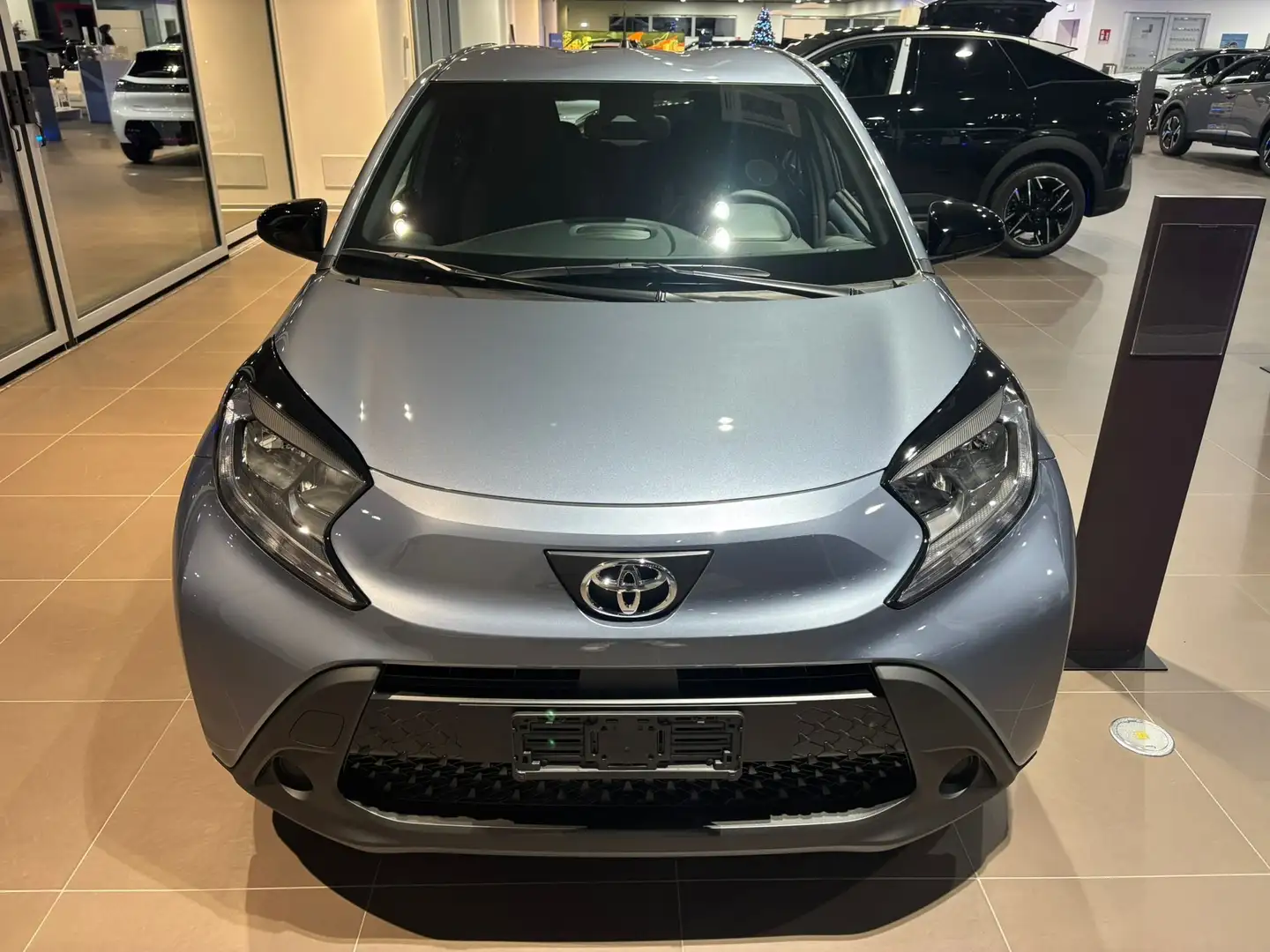 Toyota Aygo Aygo X X 1.0 Active 72cv Grau - 2