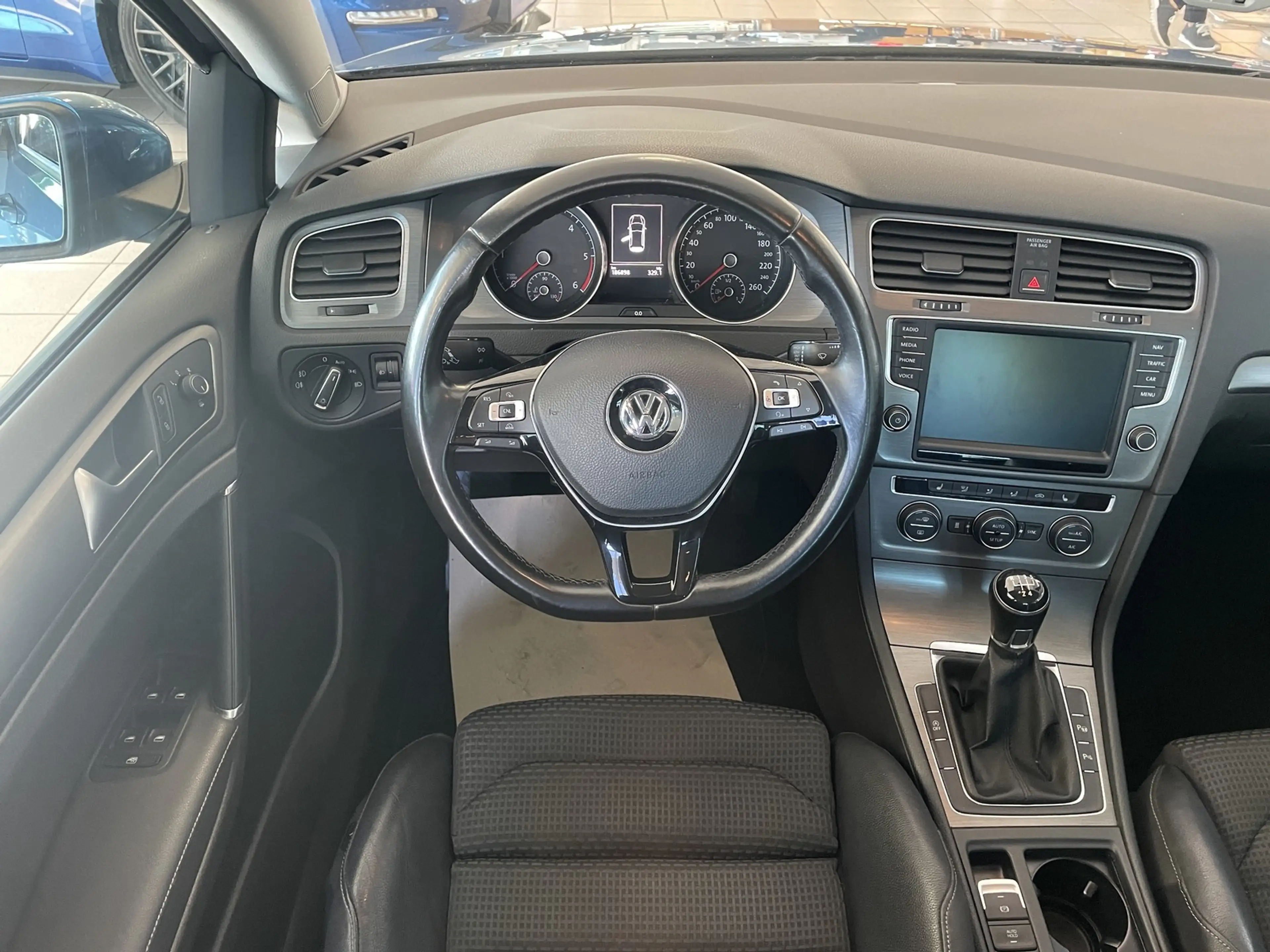 Volkswagen Golf VII 1.6 TDI 1.HD Standhz Leder Massage Navi — photo 8