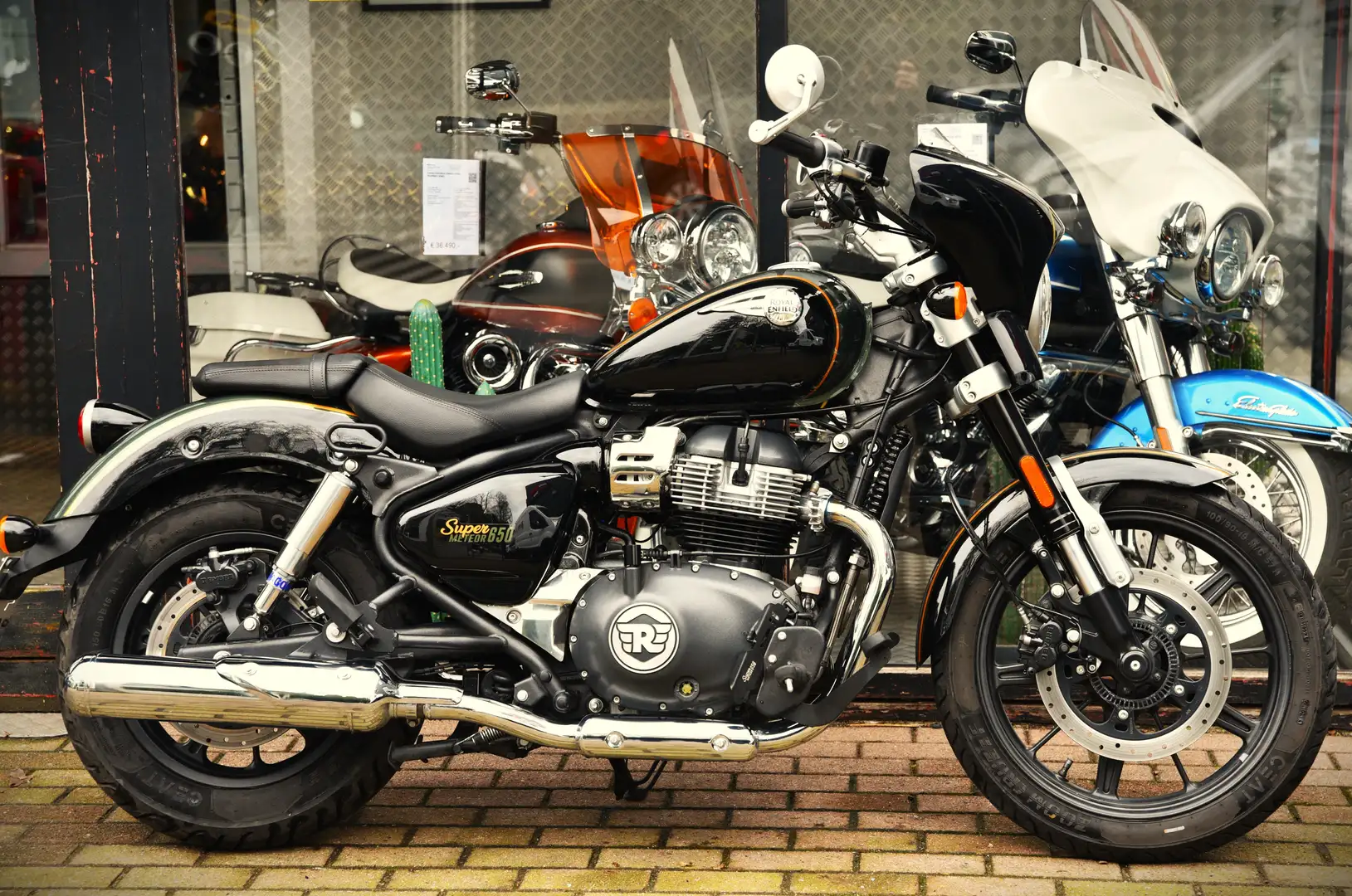 Royal Enfield Super Meteor 650 ***MOTO VERTE*** Schwarz - 2