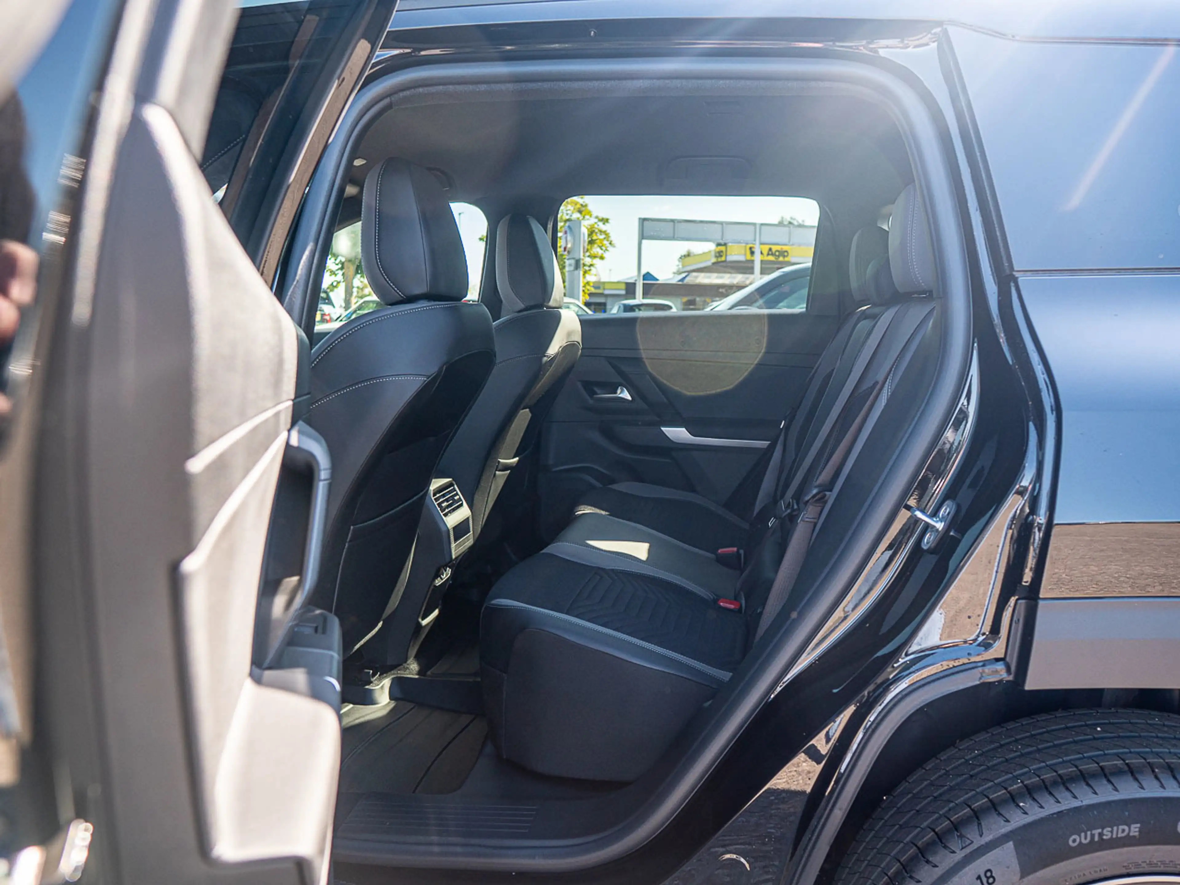 Jeep Compass Compass E-Hybrid First Edition — photo 11