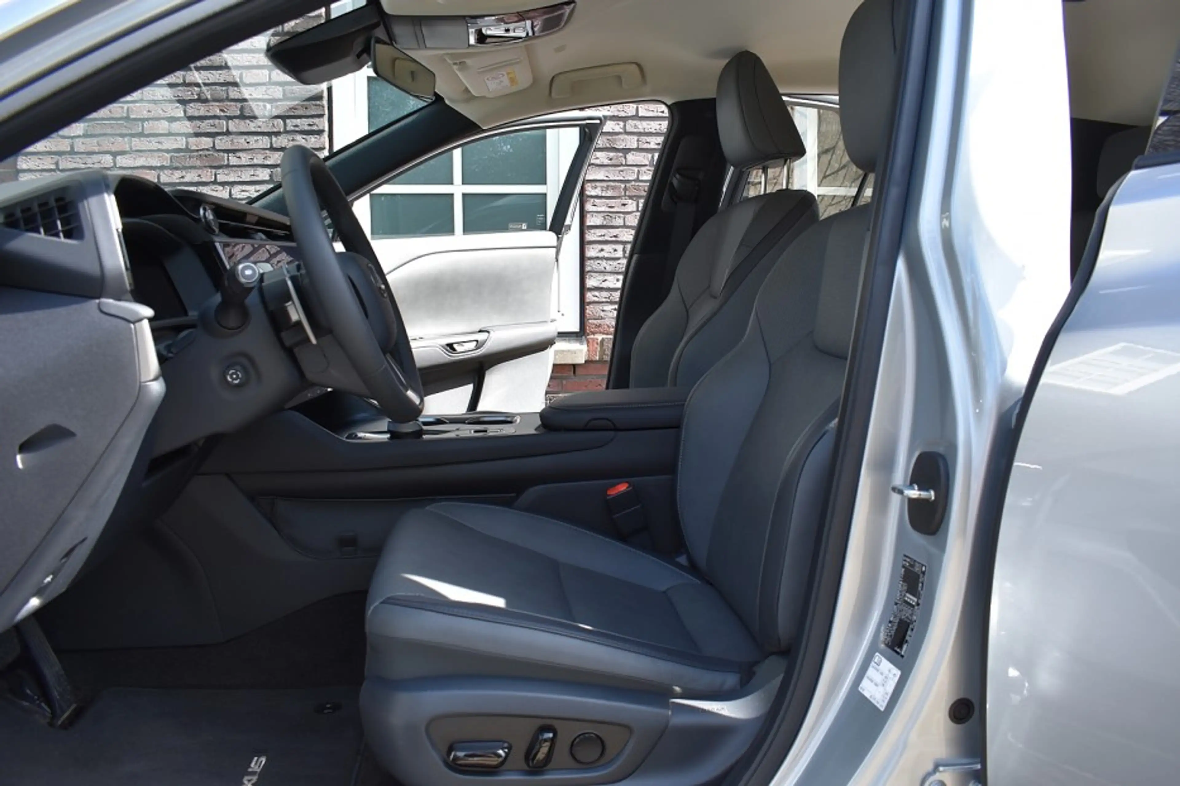 Lexus RZ 450e Executive Line 71 kWh/98%SOH/Leer/Massage sto — photo 3