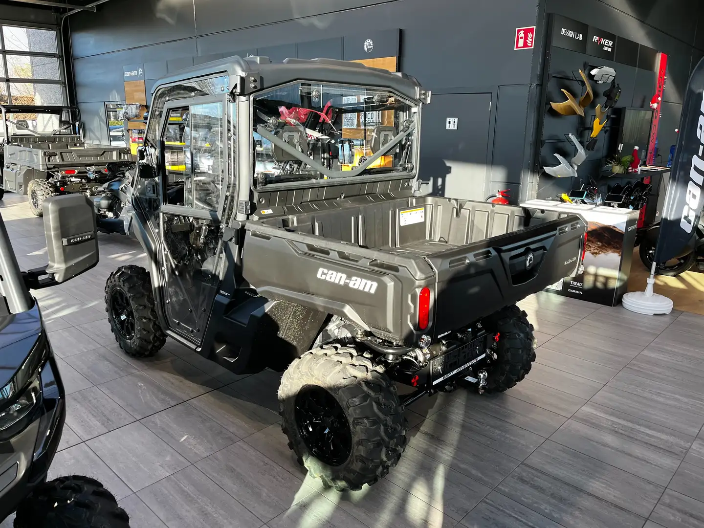Can-Am Traxter XU HD9 T met gesloten DFK cabine // STOCKPROMO! Szary - 2