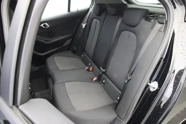 BMW 1 Series view 10