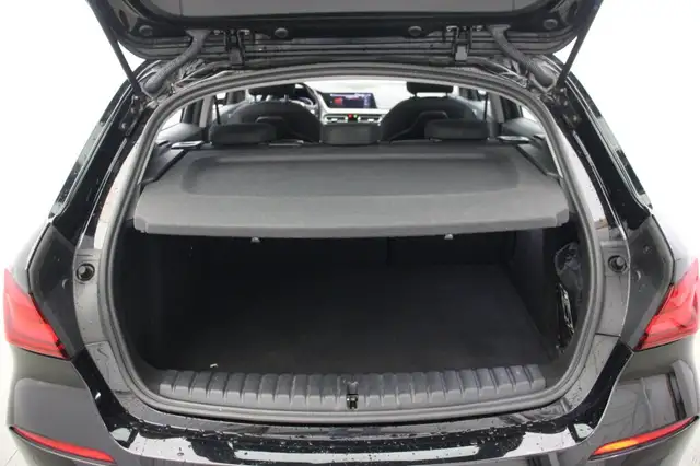 BMW 1 Series view 11