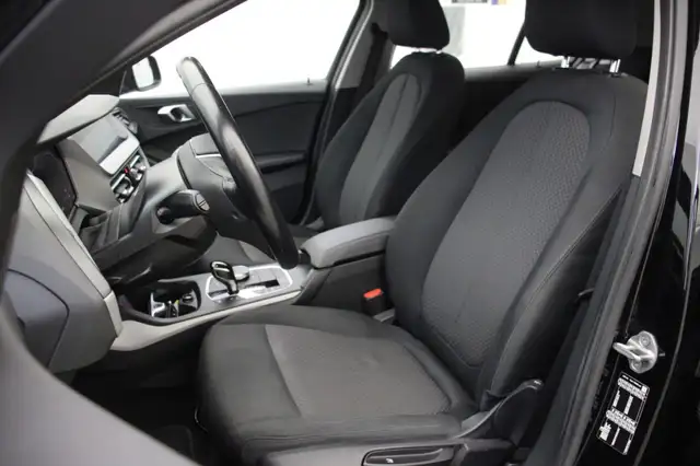 BMW 1 Series view 9