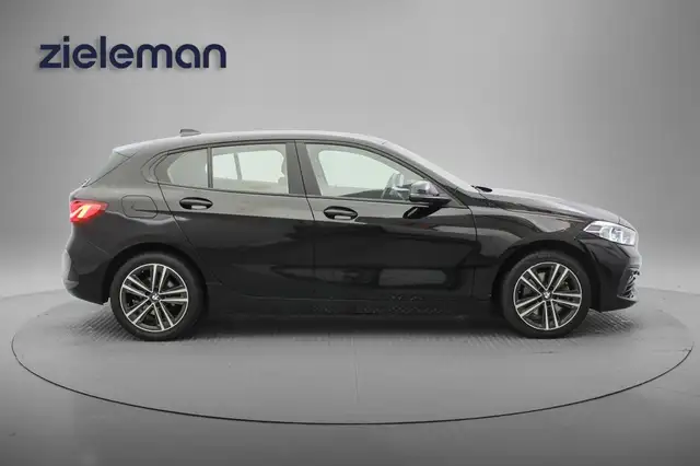 BMW 1 Series view 14
