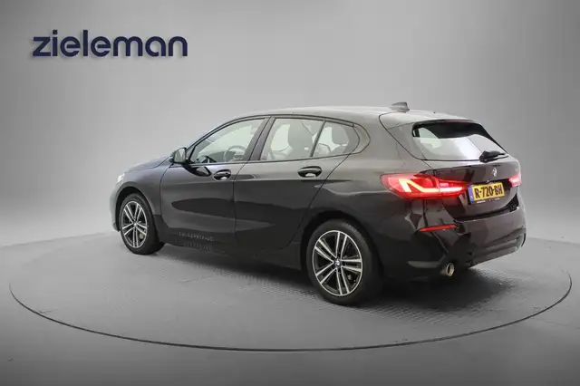 BMW 1 Series view 3