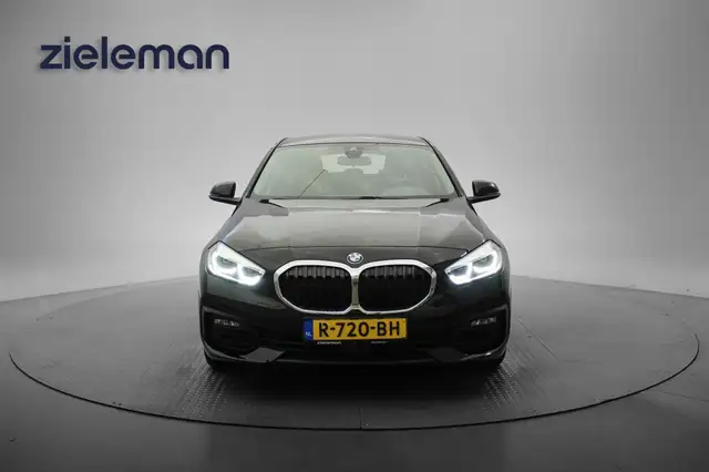 BMW 1 Series view 13