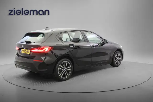 BMW 1 Series view 15