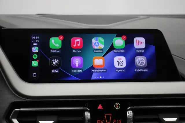 BMW 1 Series view 6