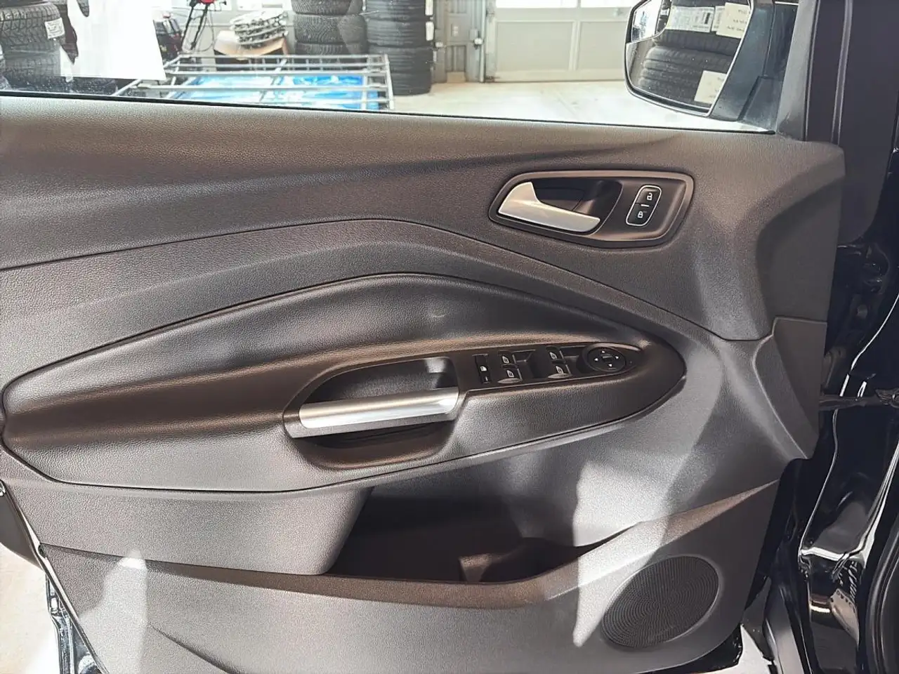 Ford Escape снимка Ford Escape
