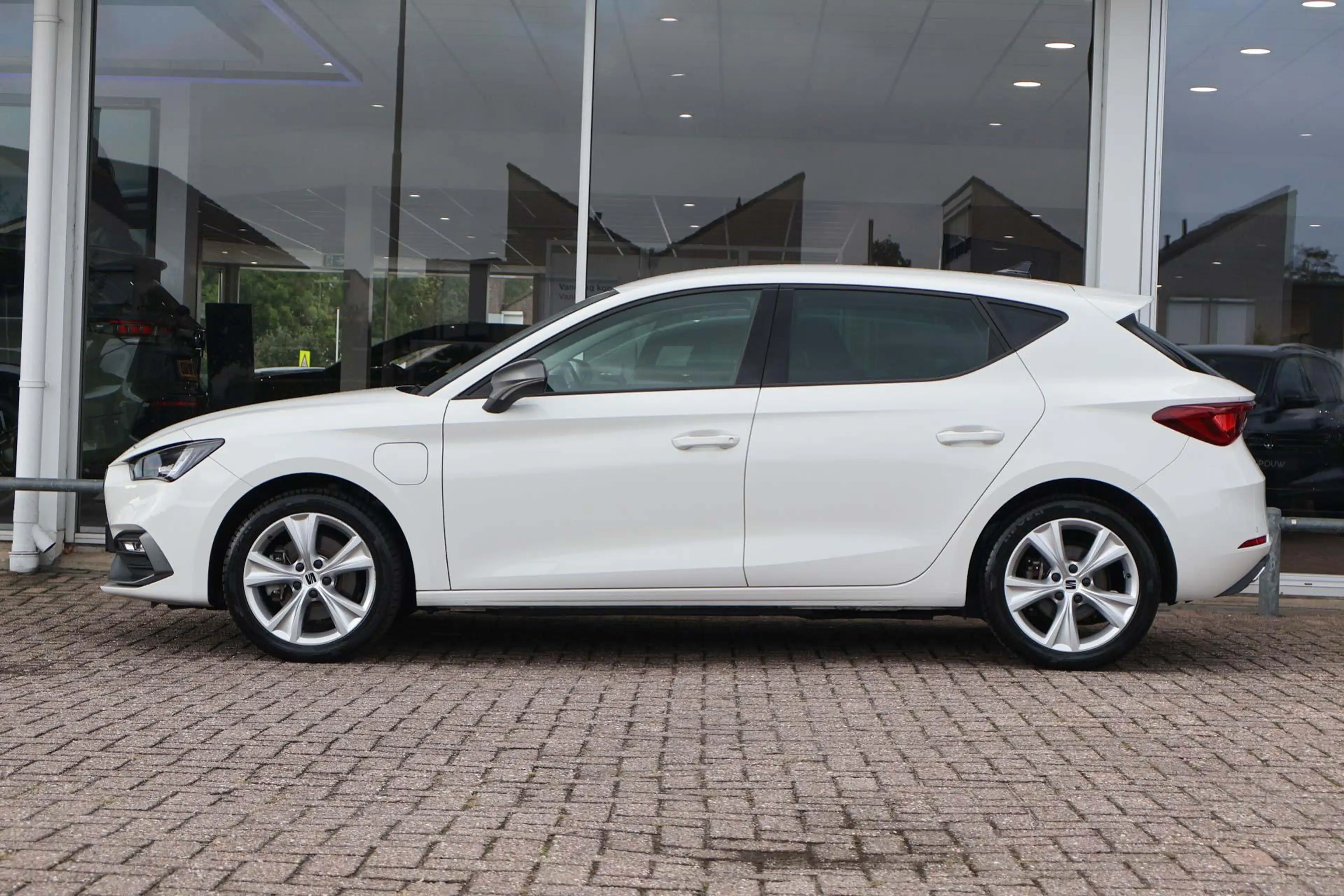 SEAT Leon 1.4 TSI eHybrid 204pk PHEV FR Business Intense | S — photo 13
